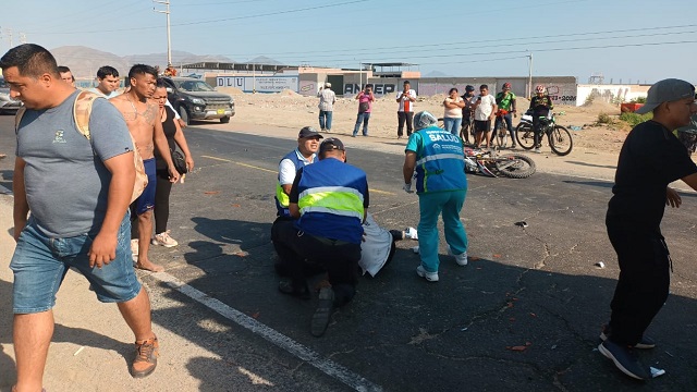 Nuevo Chimbote: camión frigorífico vuelca en la Panamericana Norte por evitar chocar con moto