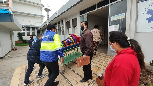 Mujer resultó herida en violento choque entre colectivo y una motocarga en Nuevo Chimbote