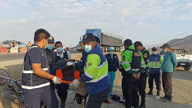 Motociclista grave tras chocar violentamente contra una camioneta en Nuevo Chimbote