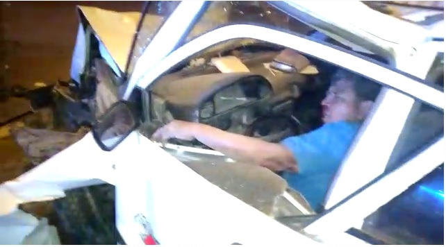 Chofer ebrio se estrella contra poste de alumbrado público en Nuevo Chimbote