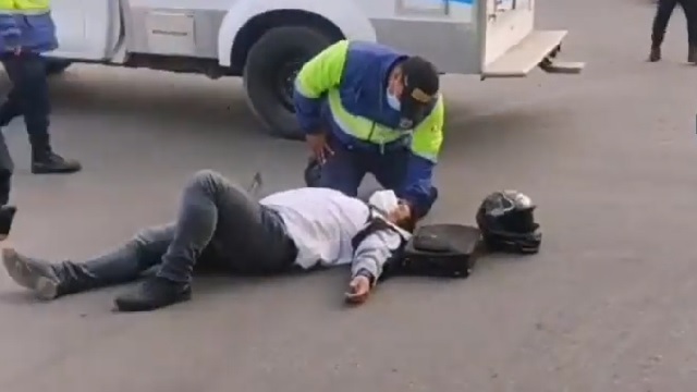 Profesor salva de milagro tras ser impactado por una camioneta en Nuevo Chimbote