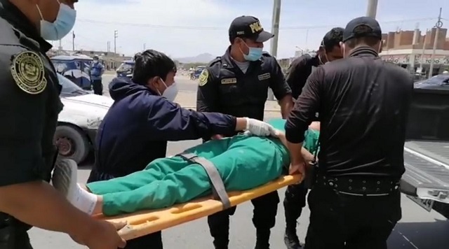 Enfermera resultó herida en violento choque entre mototaxi y una moto lineal en Nuevo Chimbote