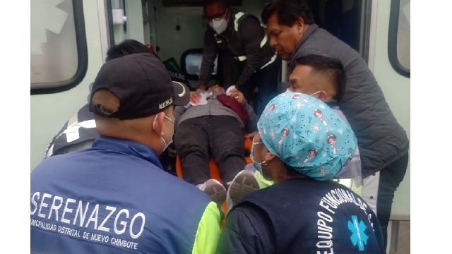 Mujer resultó herida al caerle una plancha de drywall en la cabeza en Nuevo Chimbote