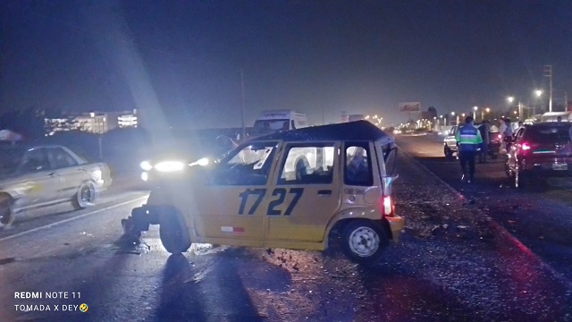 Tres vehículos chocan en cadena en la Panamericana Norte en Nuevo Chimbote