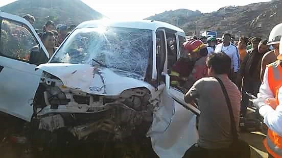 Una joven falleció y 16 personas resultaron heridas en fatal accidente en el puente de Santa