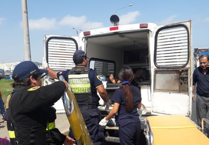 Chimbote: ambulancia que trasladaba a paciente fue colisionada por una camioneta