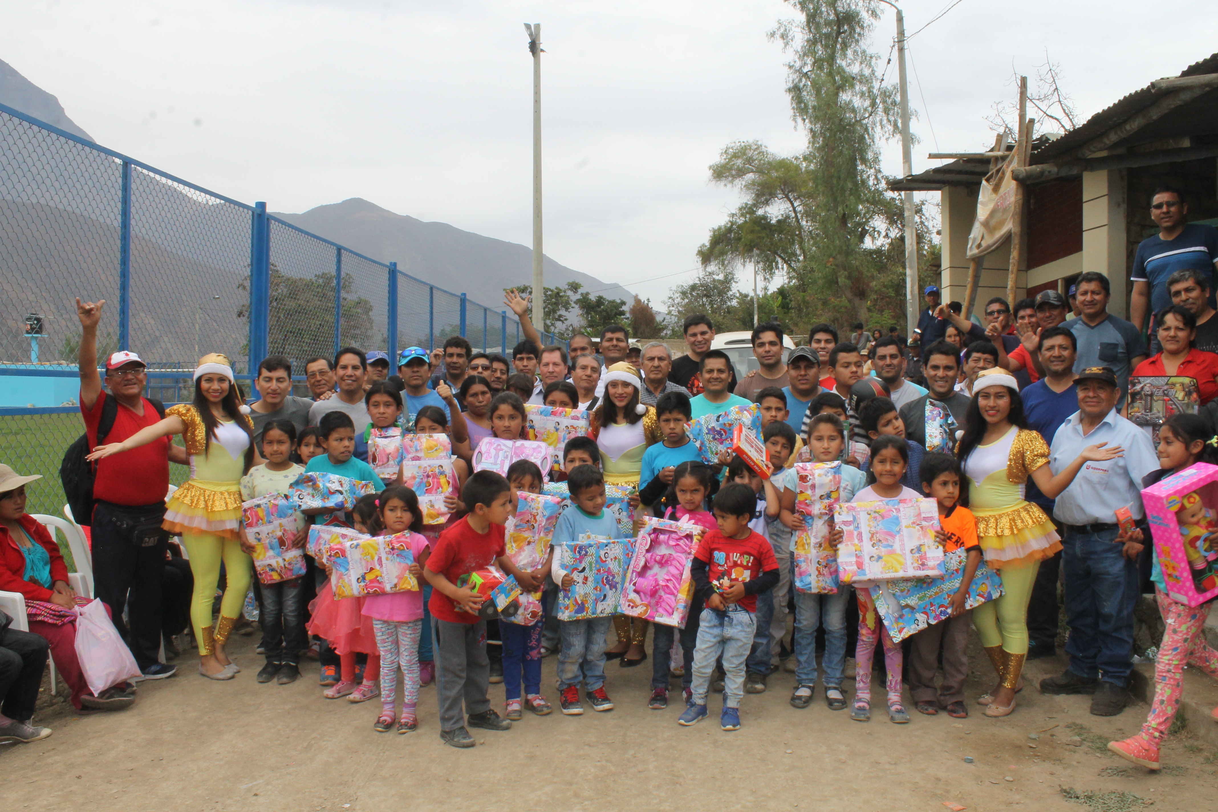 Chimbote: Siderperú llevó compartir navideño a más de 2 mil niños 