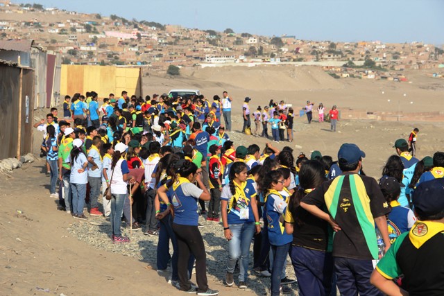 Niños del Club de Conquistadores realizan acciones de ayuda en pueblos de Chimbote