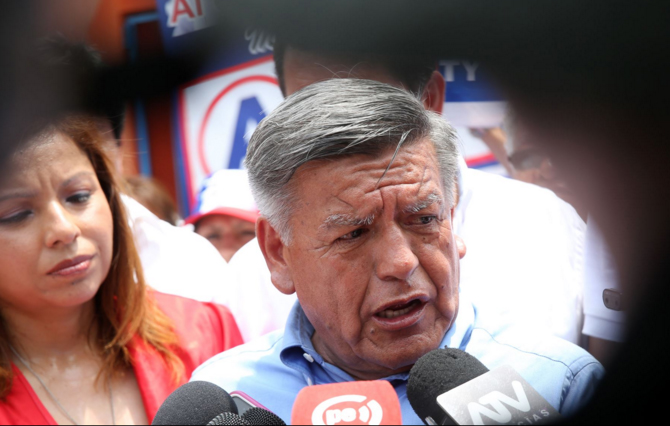 Universidad Complutense abre "información previa" sobre presunto plagio en tesis de César Acuña