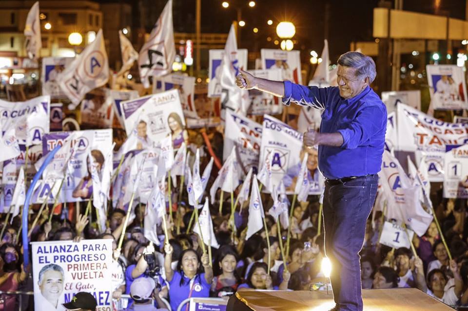 César Acuña recorre pueblos sierra y costa de Áncash