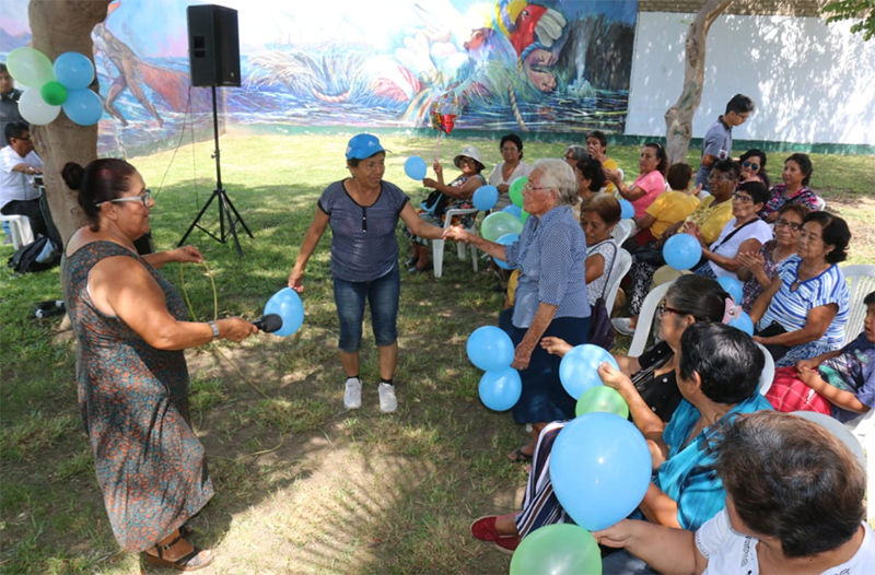 Comuna de Nuevo Chimbote y fundación donan calzado para personas de bajos recursos
