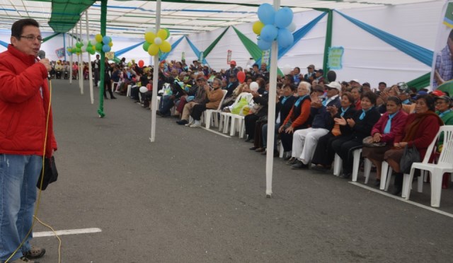  Más de 500 adultos mayores reciben homenaje en su día