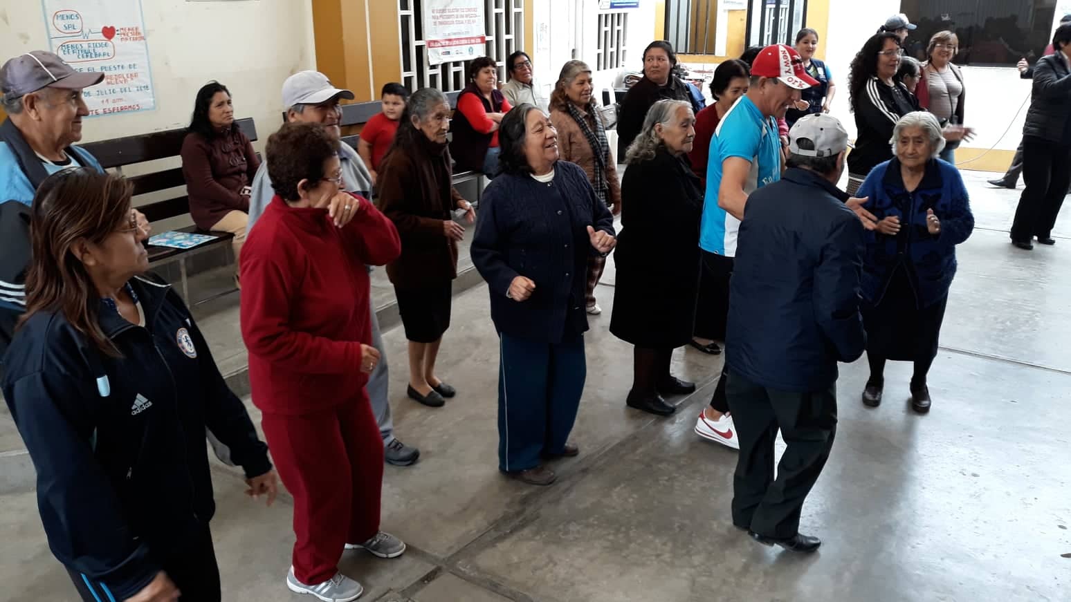 Chimbote: adultos mayores participan de bailetón para prevenir enfermedades