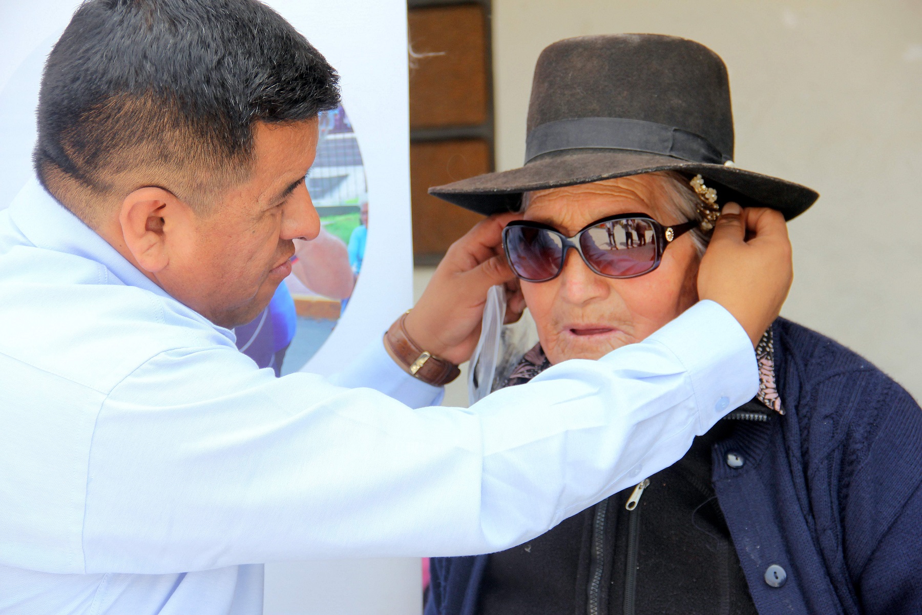 Más de 400 adultos mayores de campaña “Sin cataratas para verte mejor”  recibieron anteojos gratis