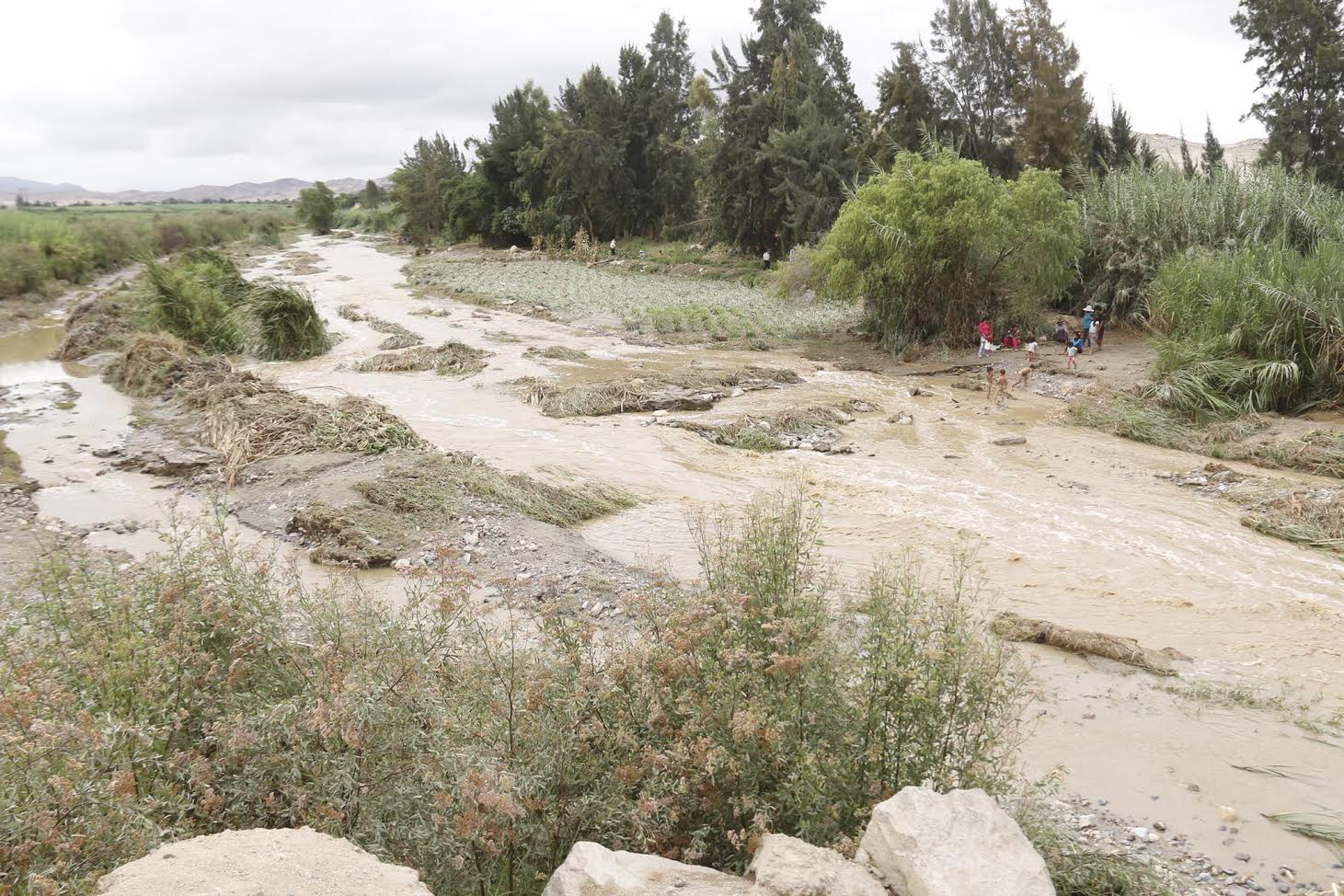 Advierten posible desabastecimiento de agua en Nuevo Chimbote tras desborde de río Lacramarca