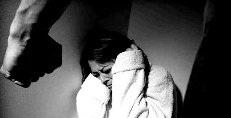 Por agredir a su esposa, recibe un año de pena suspendida sujeto a reglas de conducta