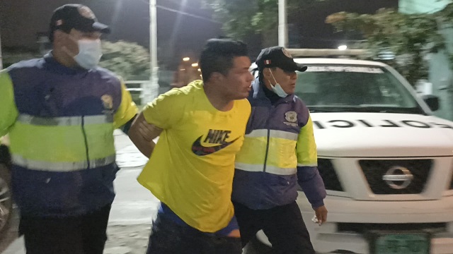 Sujeto golpea brutalmente a su pareja por celos en Nuevo Chimbote