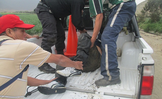 Familiares de agricultor llevaron su cadáver a velarlo ante demora del fiscal
