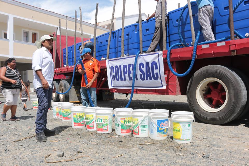 Municipio y empresas privadas distribuyen agua en Nuevo Chimbote