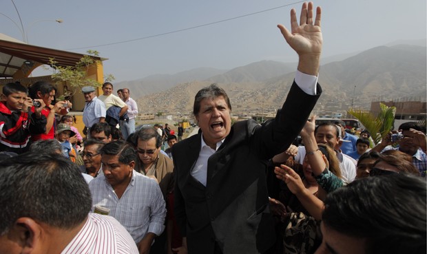  Alan García considera que aumento de sueldo mínimo es una “acción responsable”