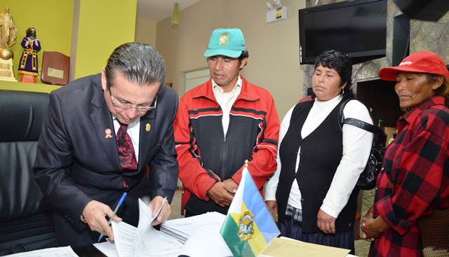 Nuevo Chimbote: Alcalde y recicladores firman convenio  