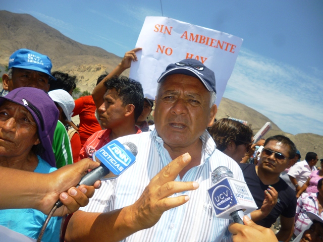 Alcalde Aldave dice que fiscalía debe denunciar la contaminación que produce botadero