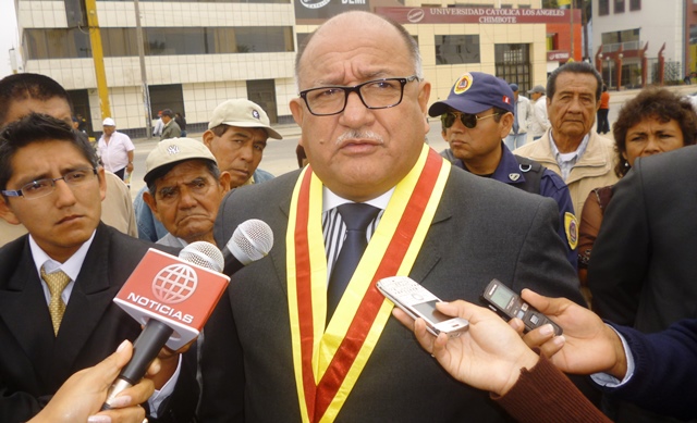 Arroyo rechaza intento de alza de pasajes, pero no dice cuándo arreglarán pistas