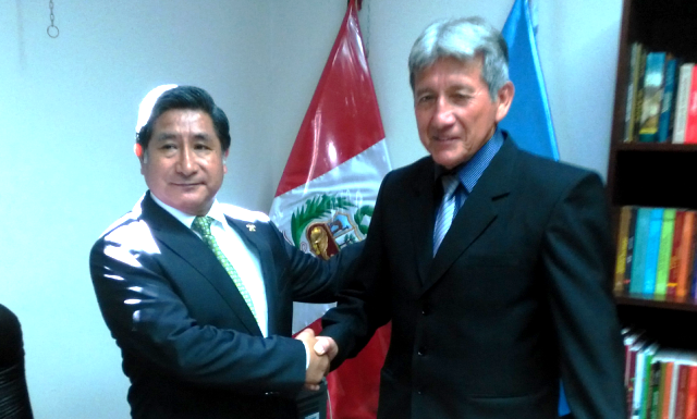 Alcalde de Santa gestiona camioneta para servicio de seguridad ciudadana