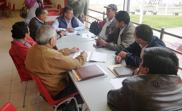 César Álvarez plantó a alcaldes distritales de Pallasca