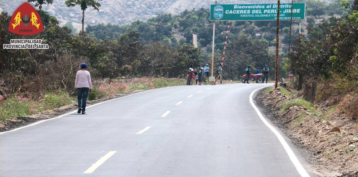Alcaldes inauguraron obra vial en Jimbe