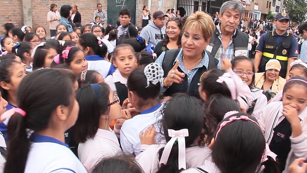 Alcaldesa lideró activamente simulacro de sismo y tsunami en Chimbote