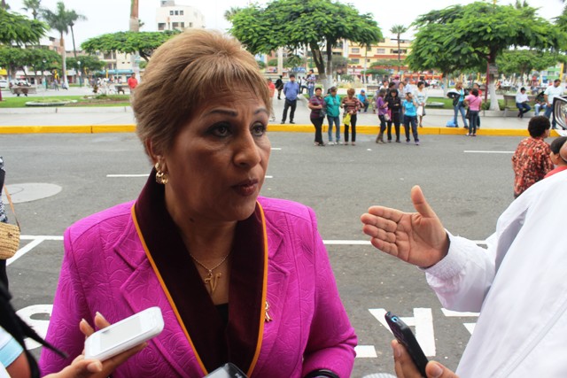 Chimbote: Alcaldesa firmó cartas de despido de servidor Humberto Venegas y de su hermano