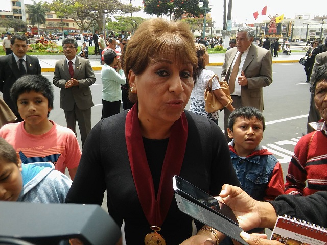 Alcaldesa cuestiona que dirigente haya dicho a más multa más precio de pasajes en Chimbote