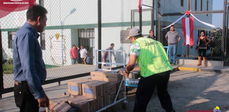 Alcaldesa donó materiales de construcción a penal de Cambio Puente