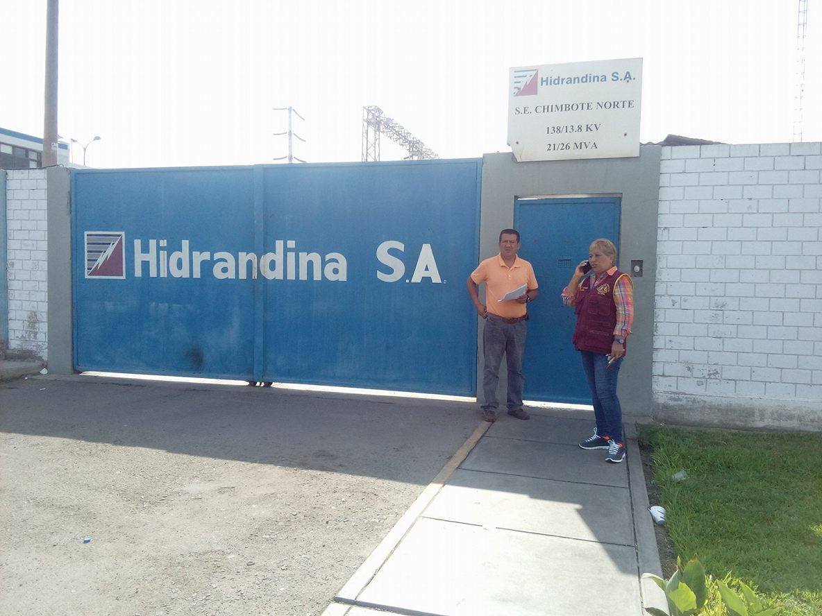 Alcaldesa provincial del Santa gestiona donación de postes de madera para instalar puentes provisionales