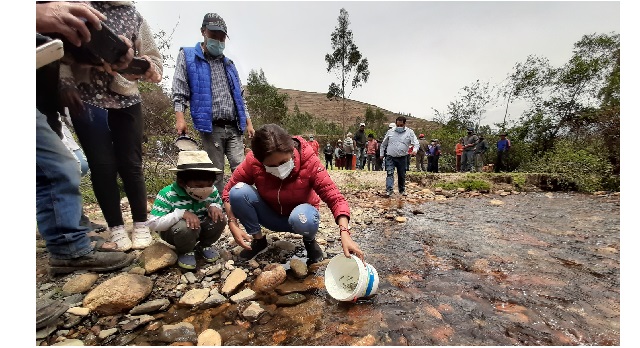 Superan meta de 250 mil alevinos de trucha sembrados en ríos y lagunas de Áncash