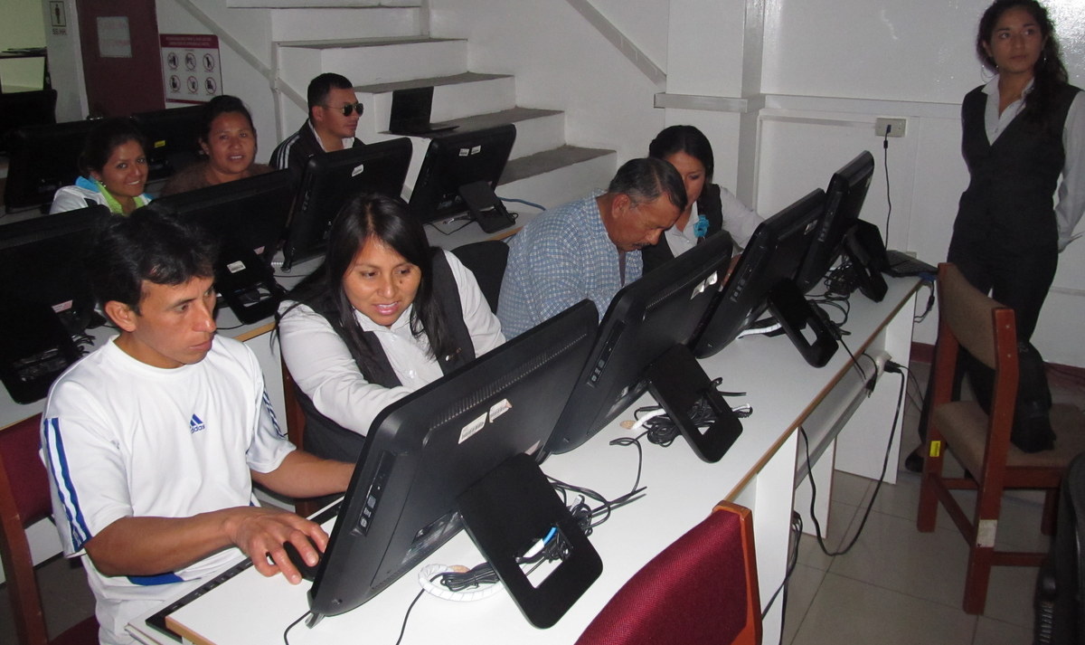 Uladech Católica ofrece curso de alfabetización digital gratuito para adultos  