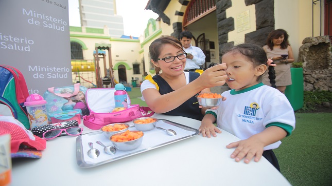 Minsa aprueba lineamientos para promover alimentación saludable en colegios del país