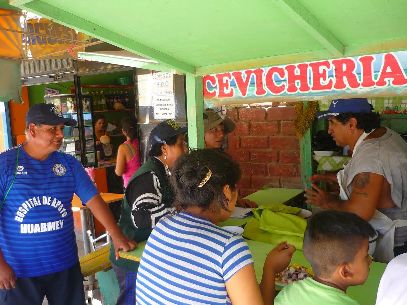 Huarmey: alertan riesgos ante deficiente almacenamiento de donaciones y venta ambulatoria de comida