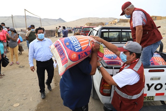 Municipio entrega ayuda a damnificados de incendio en asentamiento Lomas del Cono Norte 