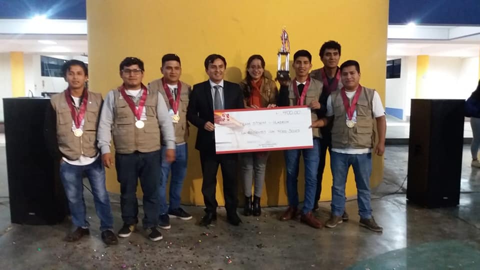  Estudiantes de Ingeniería Civil de Uladech Católica ganadores del tercer concurso universitario de puentes de madera