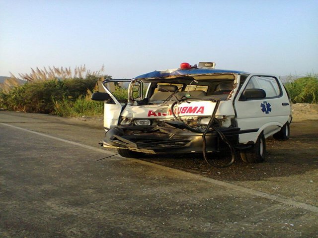 Casma: ambulancia que iba a Chimbote chocó con camioneta