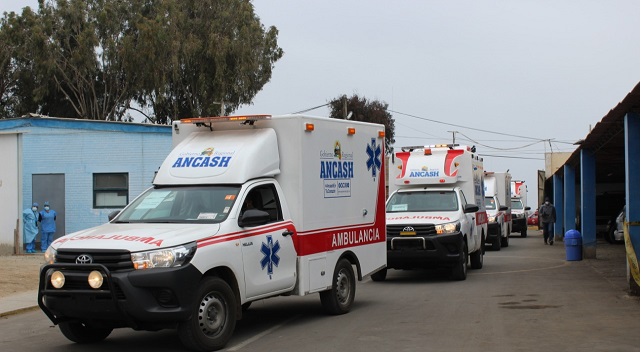 Gobierno regional entrega 3 ambulancias a hospital de Chimbote para reforzar lucha contra el covid-19