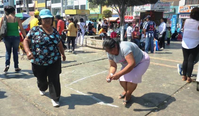 Vendedores ambulantes piden que los dejen trabajar en días festivos