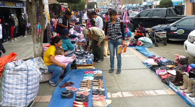 Chimbote: Ambulantes se apoderan de la periferia de Mercado Modelo