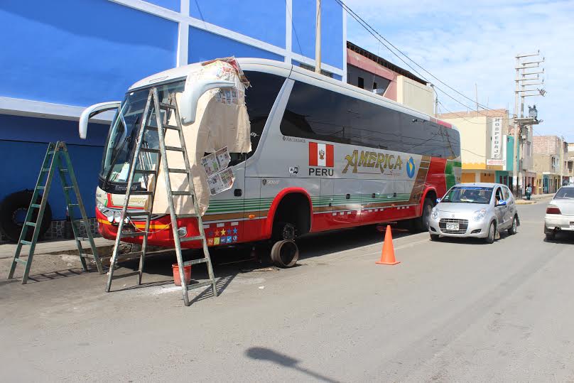 Chimbote: Multan a taller de América Express por usar vía pública para reparar sus buses