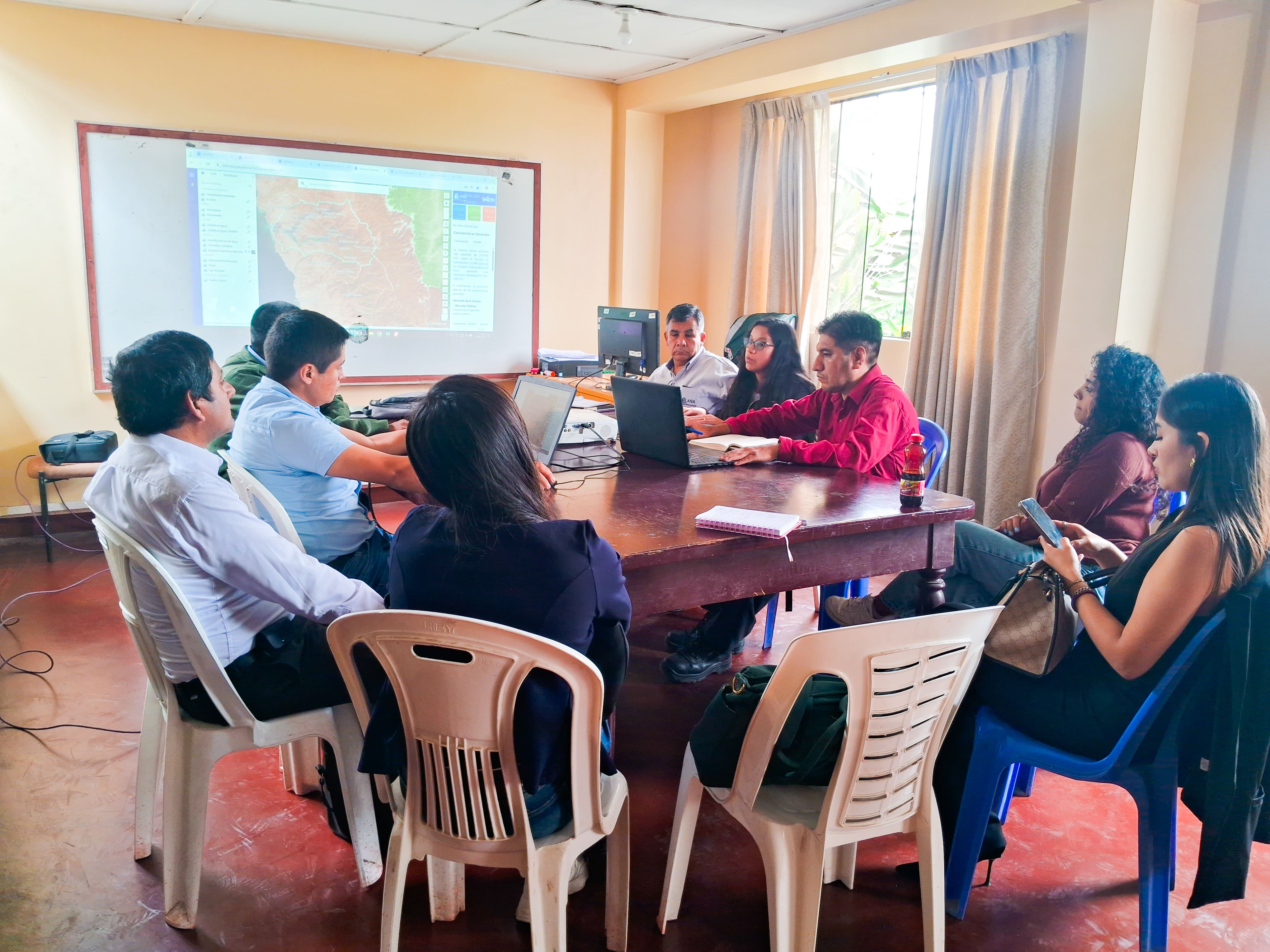 Capacitan a profesionales para impulsar formalización de derechos de uso de agua en el sector agrario