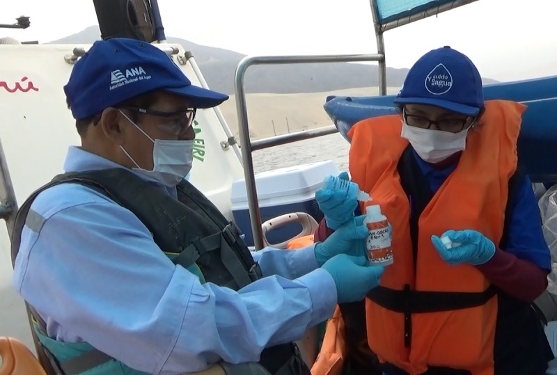 Chimbote: Toman muestras de bahía El Ferrol para determinar niveles de contaminación