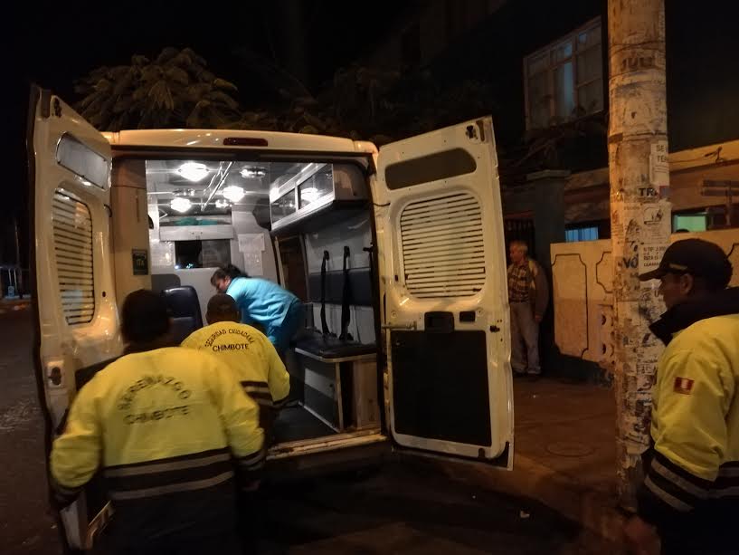 Chimbote: bomberos y serenos auxilian a anciana dentro del programa "Vecino Atendido"