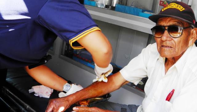  Perro callejero atacó a anciano en la Plaza de Armas de Chimbote